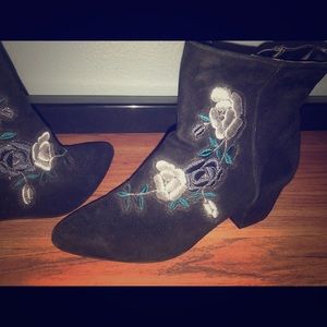 Black boots with floral design
